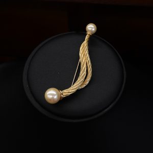 Dior Signed Rope Gold-Plated Pearl Brooch