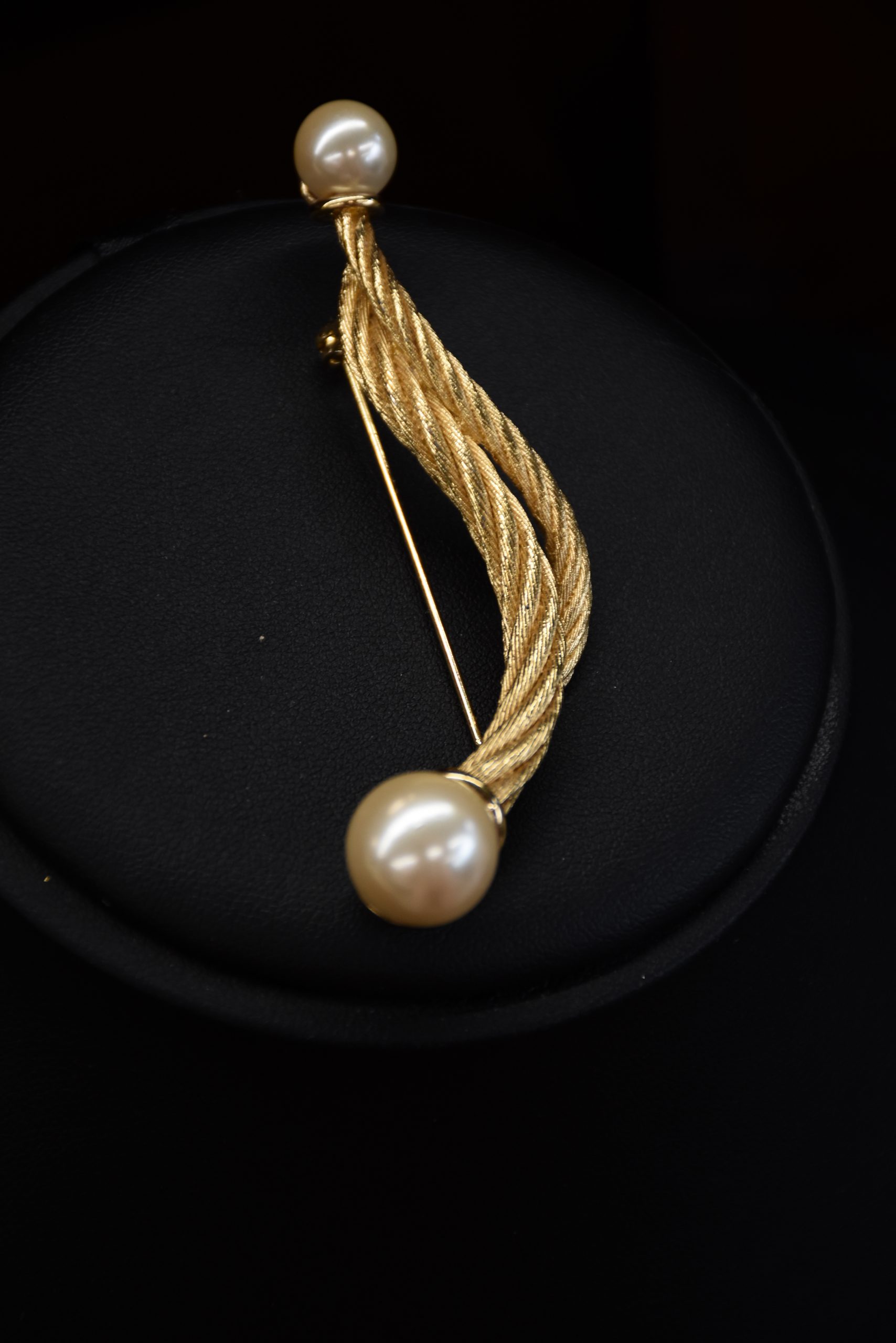 Dior Signed Rope Gold-Plated Pearl Brooch - Image 2