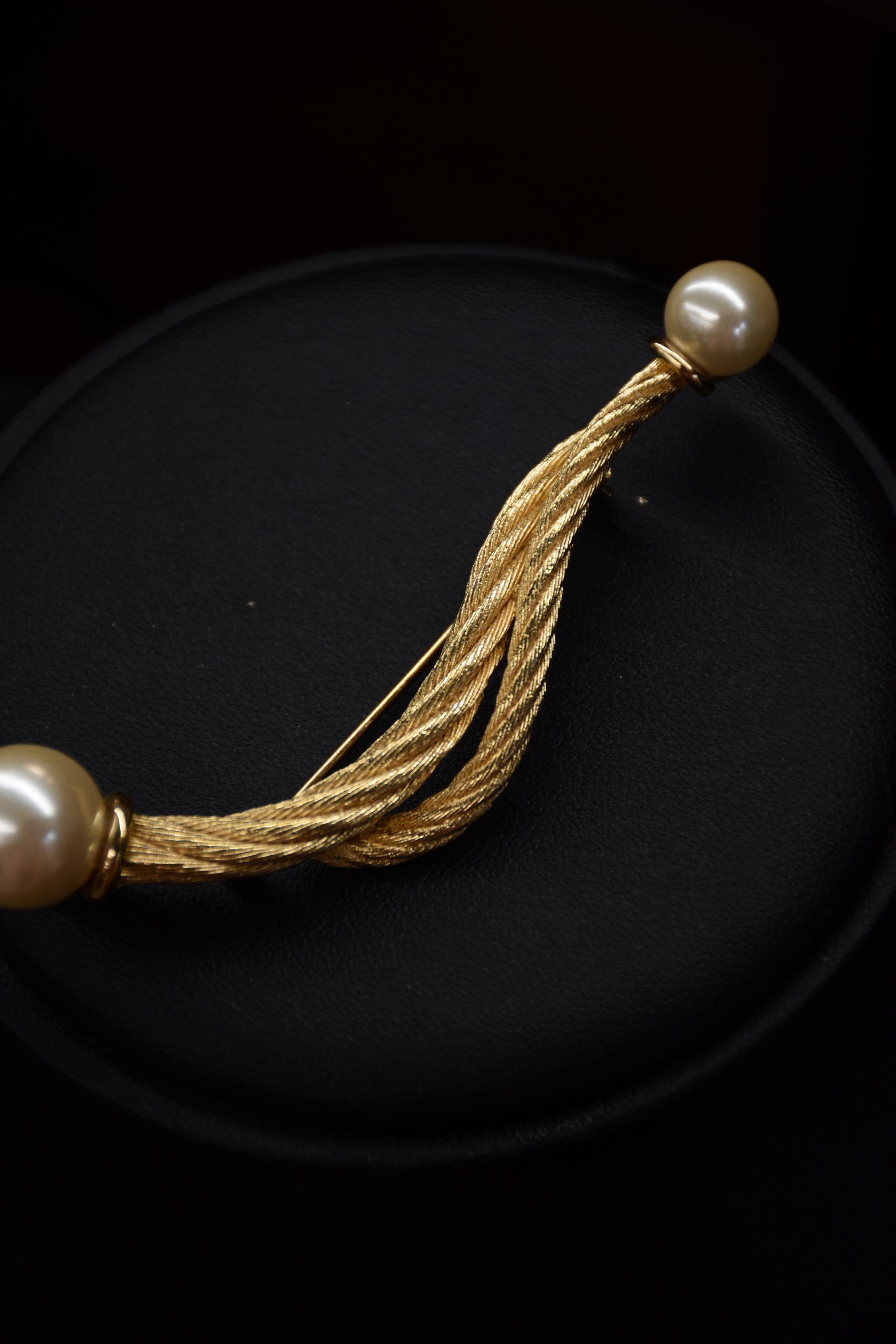Dior Signed Rope Gold-Plated Pearl Brooch - Image 4