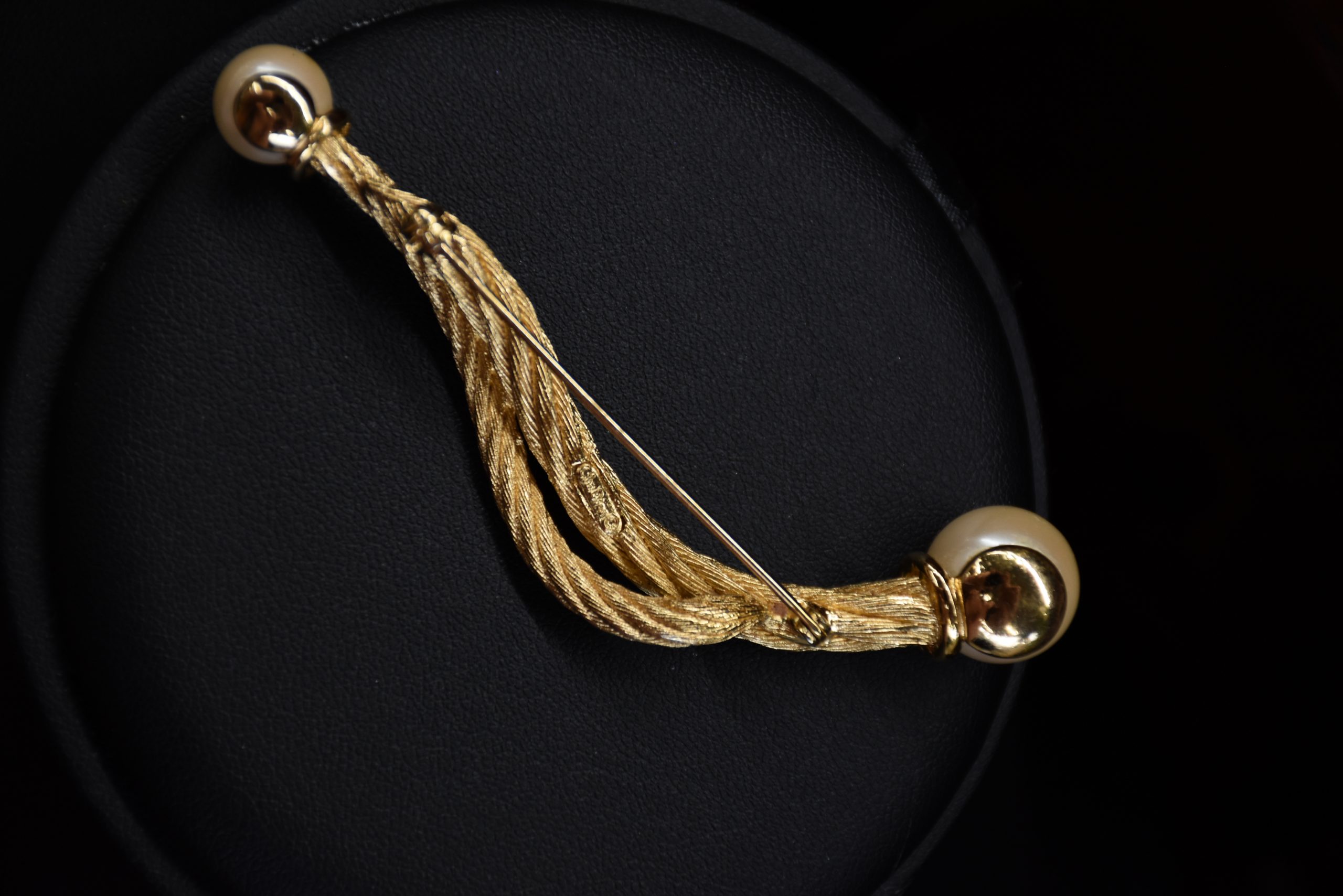 Dior Signed Rope Gold-Plated Pearl Brooch - Image 3